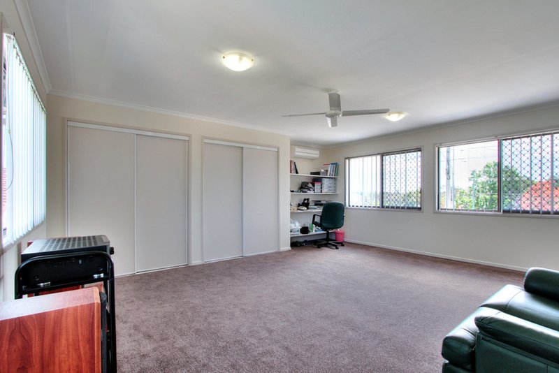 Photo - 215 Springwood Road, Springwood QLD 4127 - Image 11