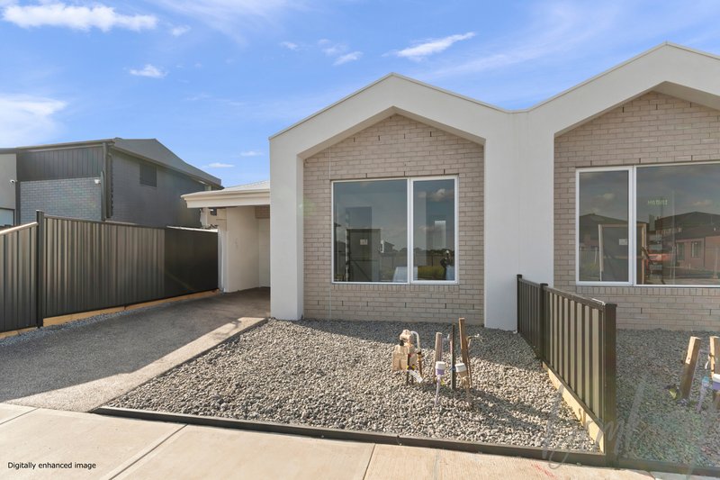 2/15 Taloumbi Crescent, Greenvale VIC 3059