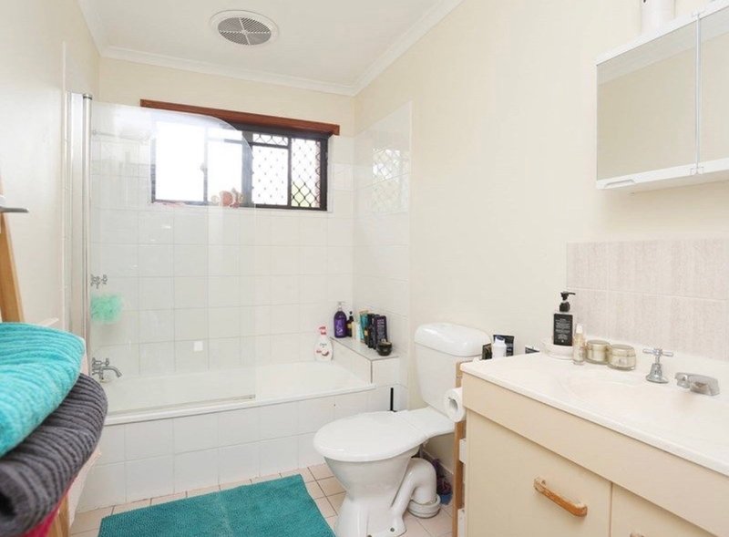 Photo - 2/15 Thornhill Street, Springwood QLD 4127 - Image 6