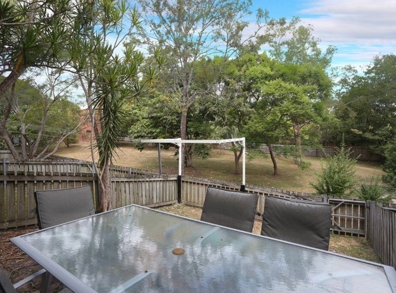 Photo - 2/15 Thornhill Street, Springwood QLD 4127 - Image 9