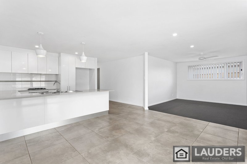 Photo - 2/15 Tropicbird Crescent, Old Bar NSW 2430 - Image 2