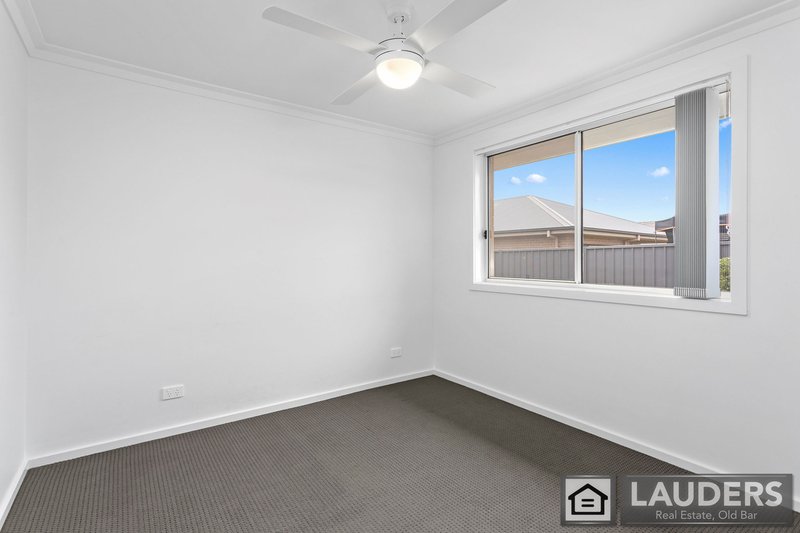 Photo - 2/15 Tropicbird Crescent, Old Bar NSW 2430 - Image 7