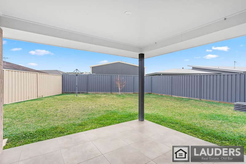 Photo - 2/15 Tropicbird Crescent, Old Bar NSW 2430 - Image 12