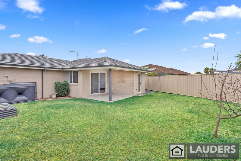 Photo - 2/15 Tropicbird Crescent, Old Bar NSW 2430 - Image 13