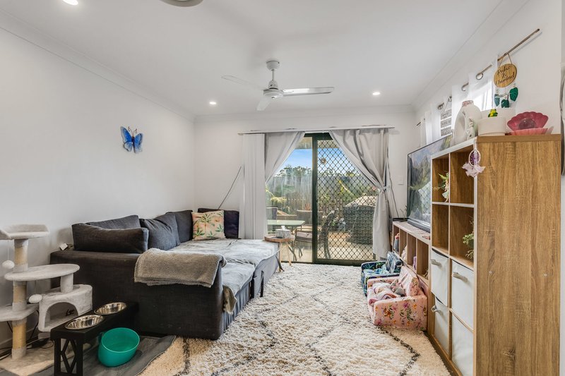 Photo - 2/15 Waratah Way, Morayfield QLD 4506 - Image 6