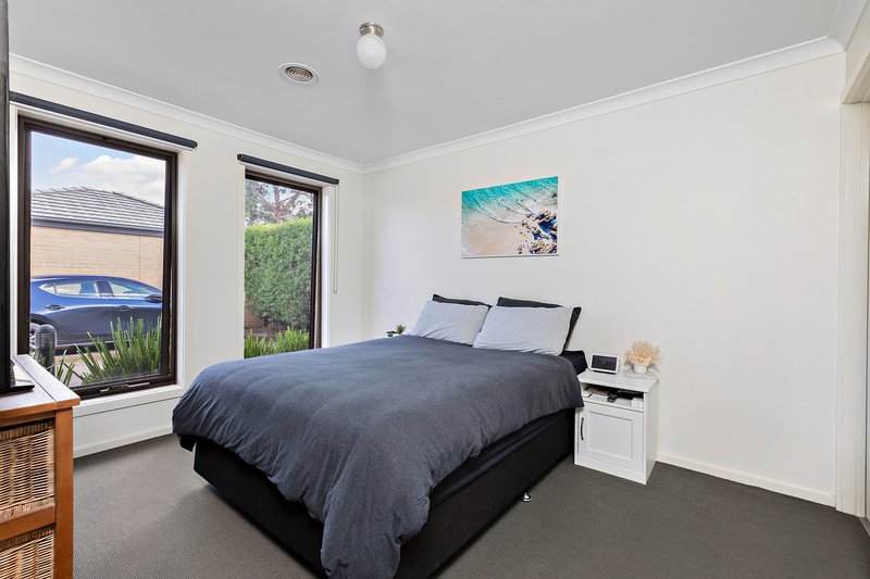 Photo - 2/15 Warrenwood Place, Langwarrin VIC 3910 - Image 4