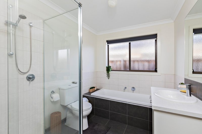 Photo - 2/15 Warrenwood Place, Langwarrin VIC 3910 - Image 5