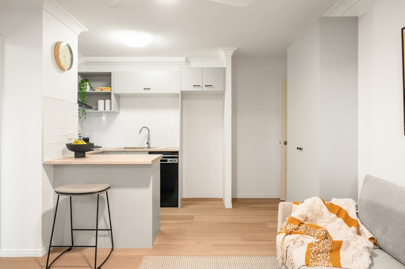 Photo - 2/151 Beatrice Terrace, Ascot QLD 4007 - Image 11