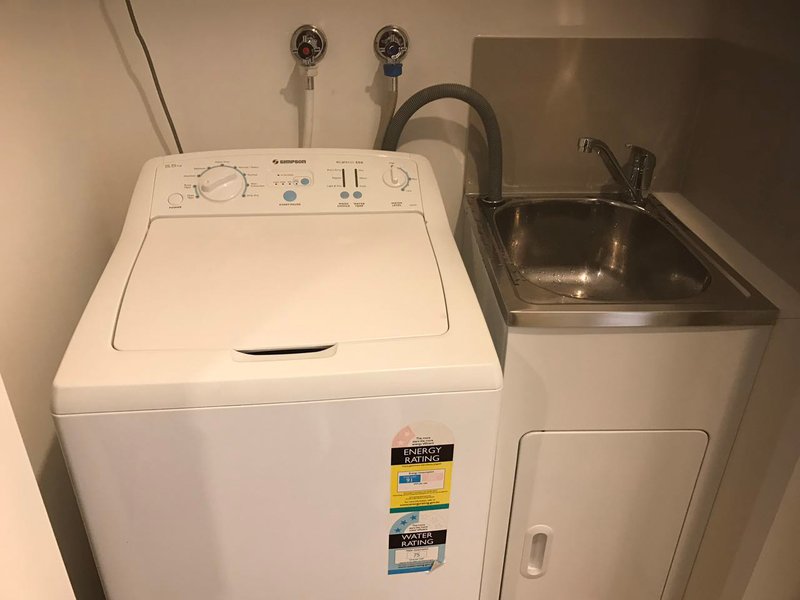 Photo - 215/10 Clinch Avenue, Preston VIC 3072 - Image 5