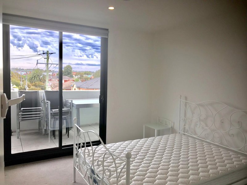 Photo - 215/10 Clinch Avenue, Preston VIC 3072 - Image 7