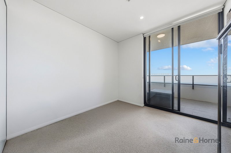 Photo - 215/10 Village Place, Kirrawee NSW 2232 - Image 5