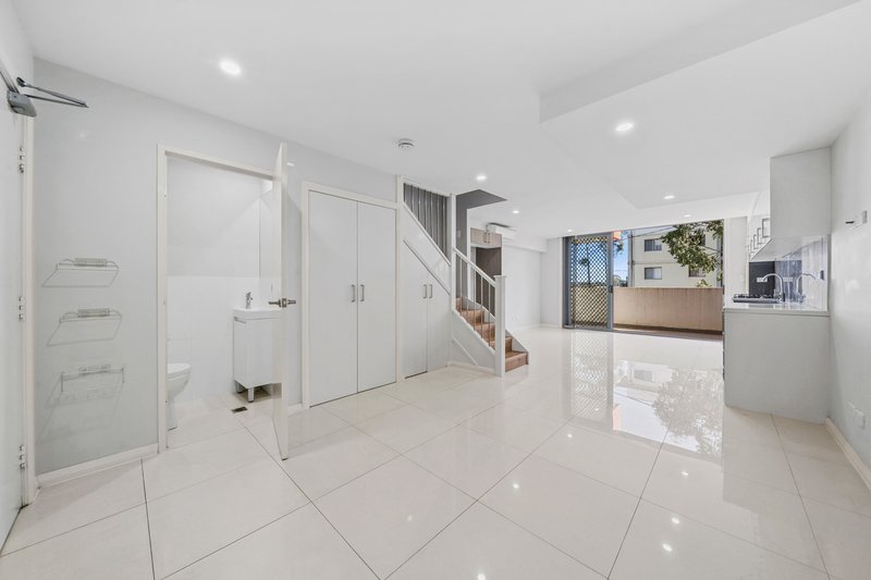 Photo - 215/12 Fourth Avenue, Blacktown NSW 2148 - Image 4