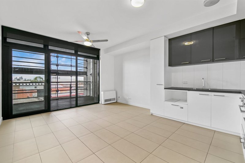 Photo - 215/14-20 Nicholson Street, Coburg VIC 3058 - Image 3