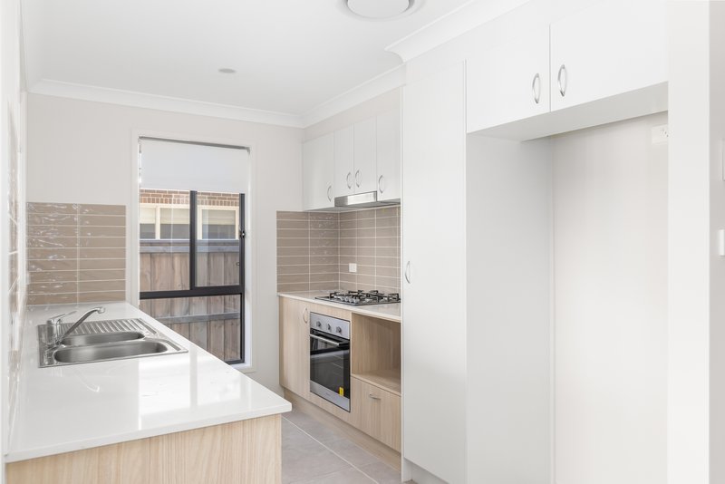 Photo - 2/152 Settlers Boulevard, Chisholm NSW 2322 - Image 2