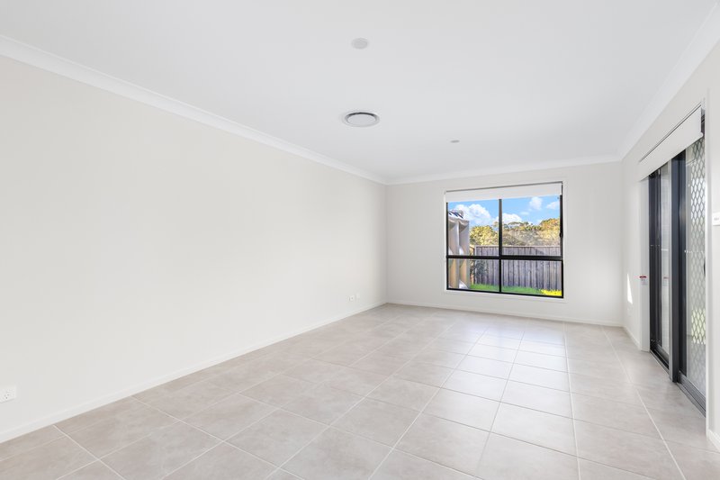Photo - 2/152 Settlers Boulevard, Chisholm NSW 2322 - Image 3