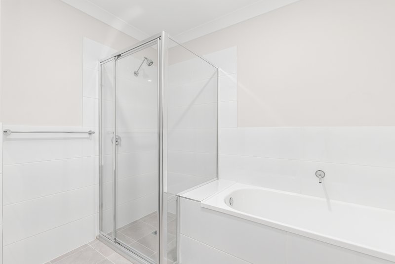 Photo - 2/152 Settlers Boulevard, Chisholm NSW 2322 - Image 5
