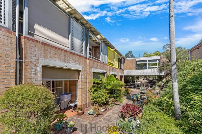 215/3 Violet Town Road, Mount Hutton NSW 2290