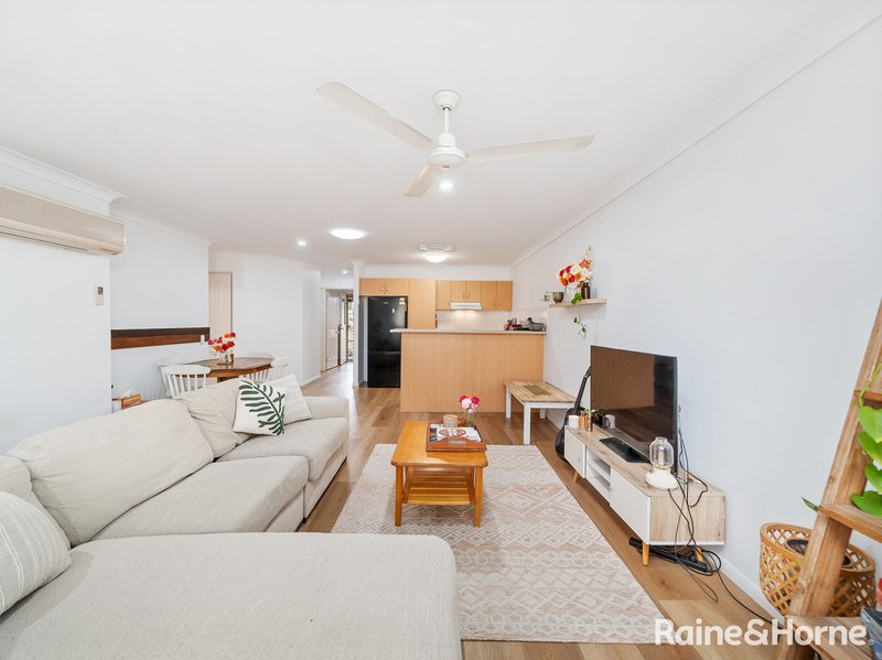 Photo - 2/154 Albany Creek Road, Aspley QLD 4034 - Image 2