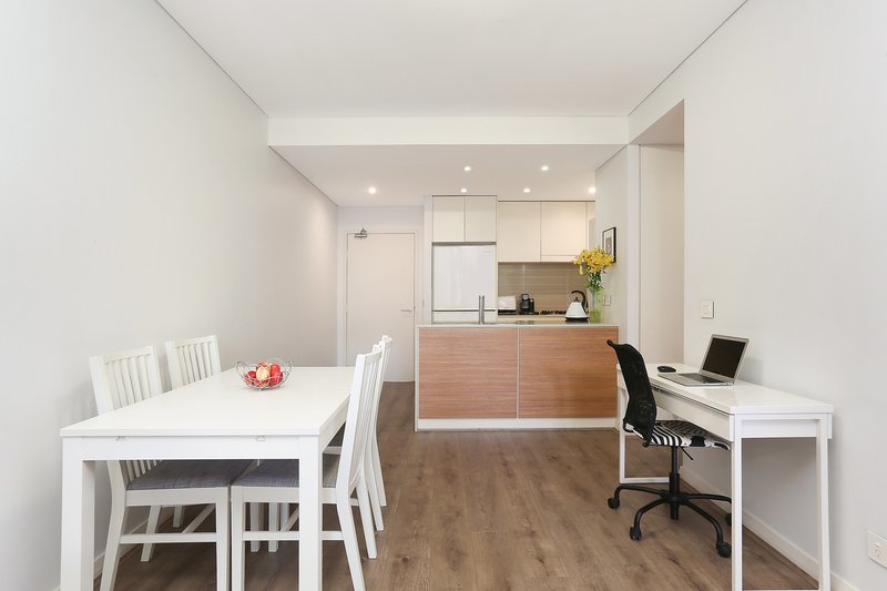 Photo - 215/4 Baywater Drive, Wentworth Point NSW 2127 - Image 3