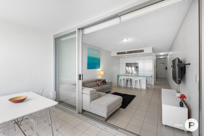 Photo - 215/41 Robertson Street, Fortitude Valley QLD 4006 - Image 2