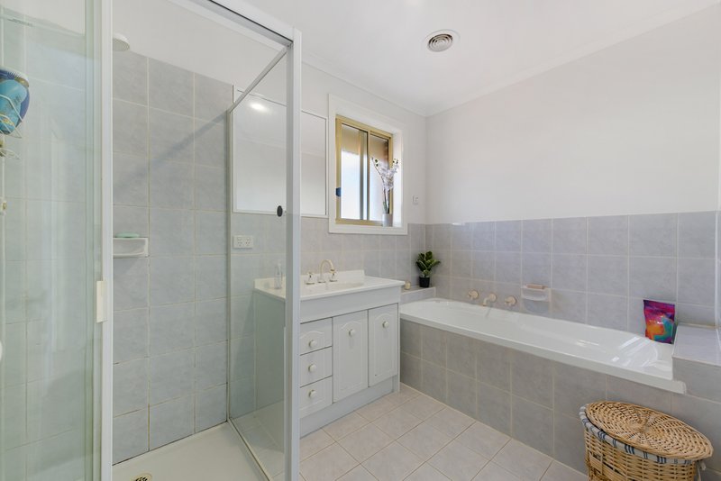 Photo - 2/156 Copernicus Way, Keilor Downs VIC 3038 - Image 5