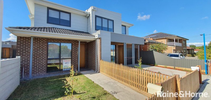 Photo - 2/16-18 Curtin Street, St Albans VIC 3021 - Image 2