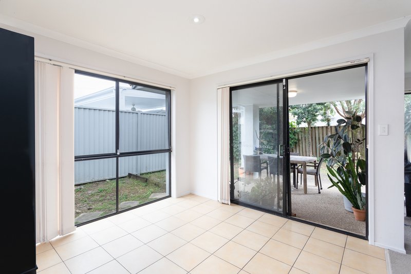 Photo - 2/16-18 Gardendale Crescent, Burleigh Waters QLD 4220 - Image 5
