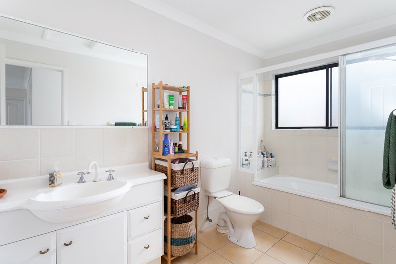 Photo - 2/16-18 Gardendale Crescent, Burleigh Waters QLD 4220 - Image 8