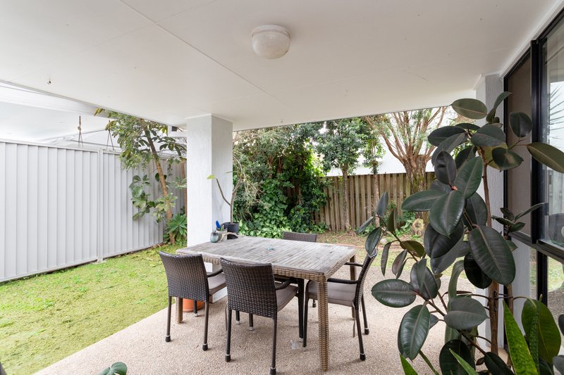 Photo - 2/16-18 Gardendale Crescent, Burleigh Waters QLD 4220 - Image 14