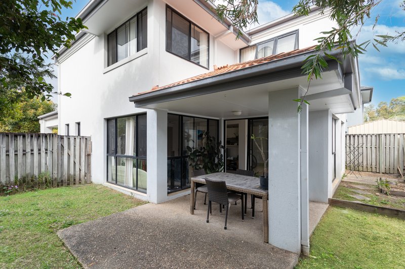 Photo - 2/16-18 Gardendale Crescent, Burleigh Waters QLD 4220 - Image 15