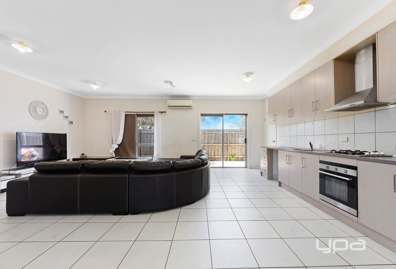 Photo - 2/16 Andrea Street, St Albans VIC 3021 - Image 2