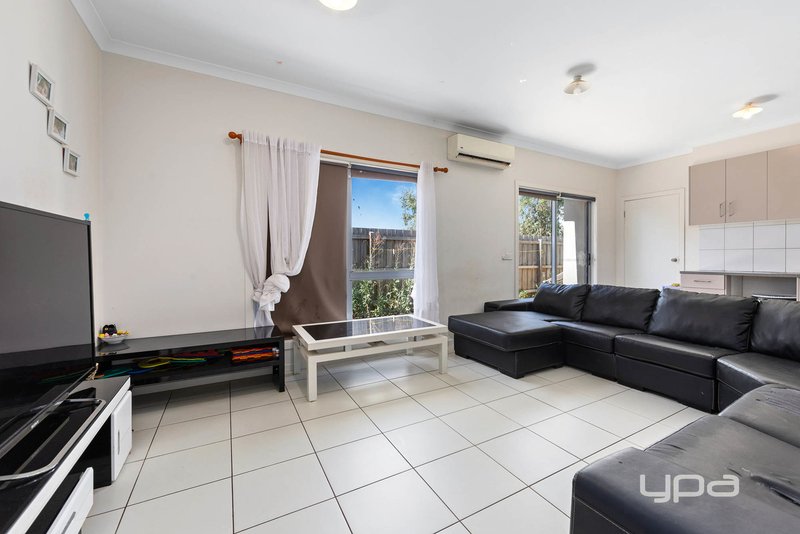 Photo - 2/16 Andrea Street, St Albans VIC 3021 - Image 3