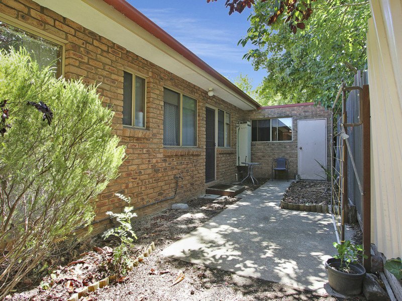 Photo - 2/16 Benson Street, Benalla VIC 3672 - Image 3