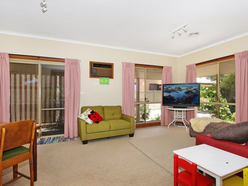 Photo - 2/16 Benson Street, Benalla VIC 3672 - Image 4