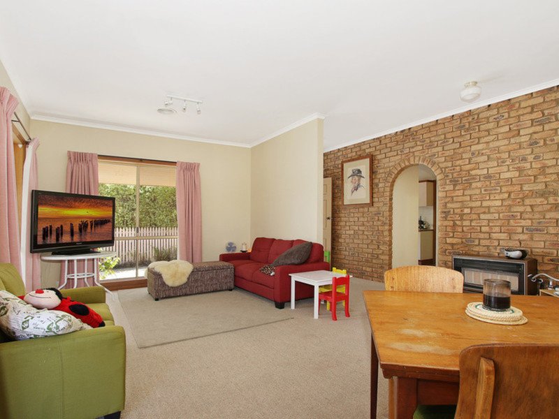 Photo - 2/16 Benson Street, Benalla VIC 3672 - Image 6