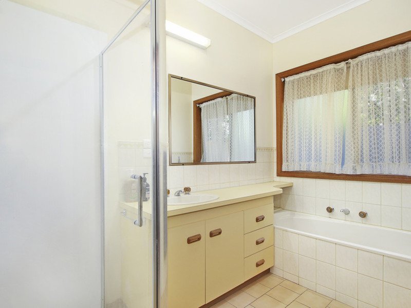 Photo - 2/16 Benson Street, Benalla VIC 3672 - Image 9