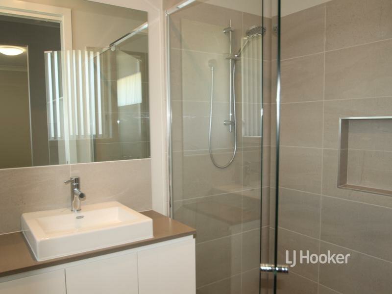 Photo - 2/16 Bexhill Avenue, Sussex Inlet NSW 2540 - Image 7