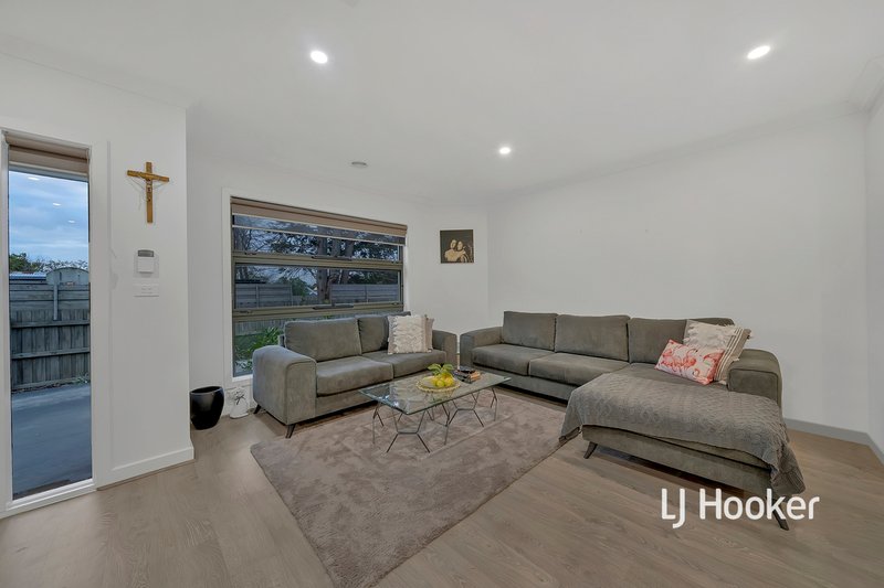 Photo - 2/16 Bride Avenue, Hampton Park VIC 3976 - Image 2