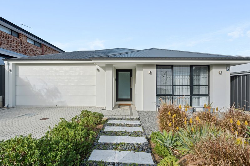 Photo - 216 Bridgewater Drive, Kallaroo WA 6025 - Image 1