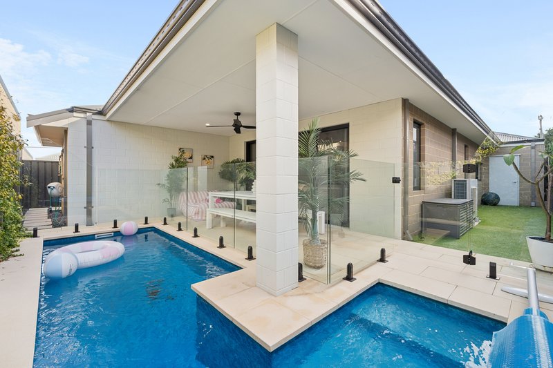 Photo - 216 Bridgewater Drive, Kallaroo WA 6025 - Image 11