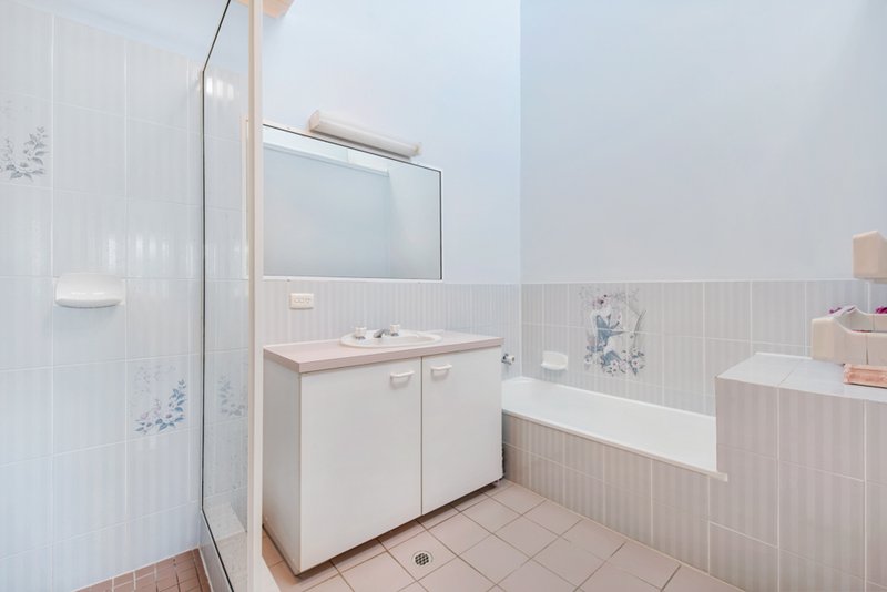 Photo - 2/16 Broadmeadows Road, Maroochydore QLD 4558 - Image 10