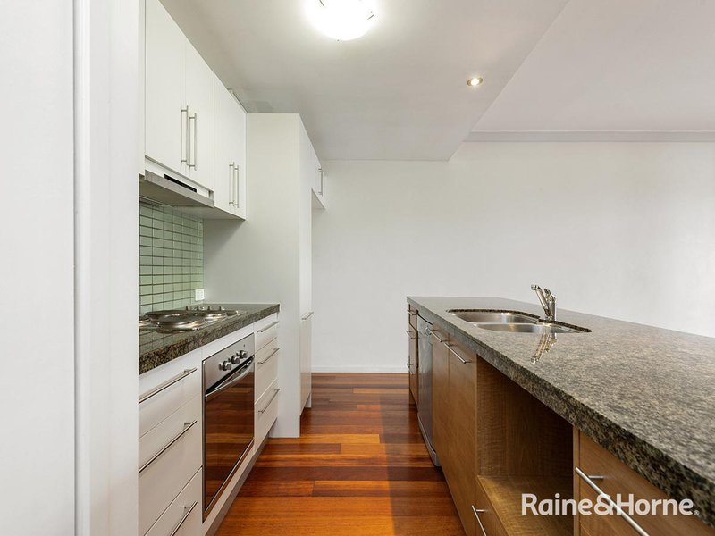 Photo - 2/16 Cadell Street, Toowong QLD 4066 - Image 3