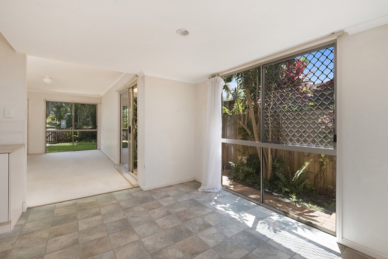 Photo - 2/16 Carrothool Place, Mooloolaba QLD 4557 - Image 5