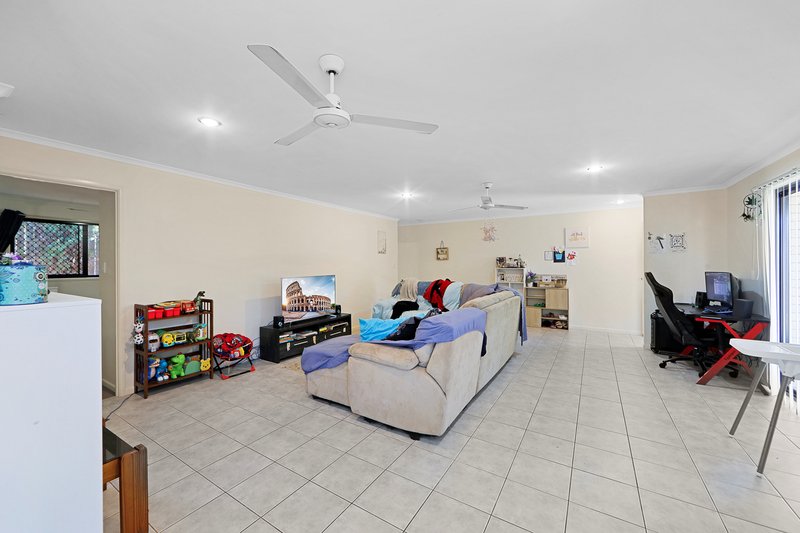 Photo - 2/16 Cauchi Court, Avoca QLD 4670 - Image 12