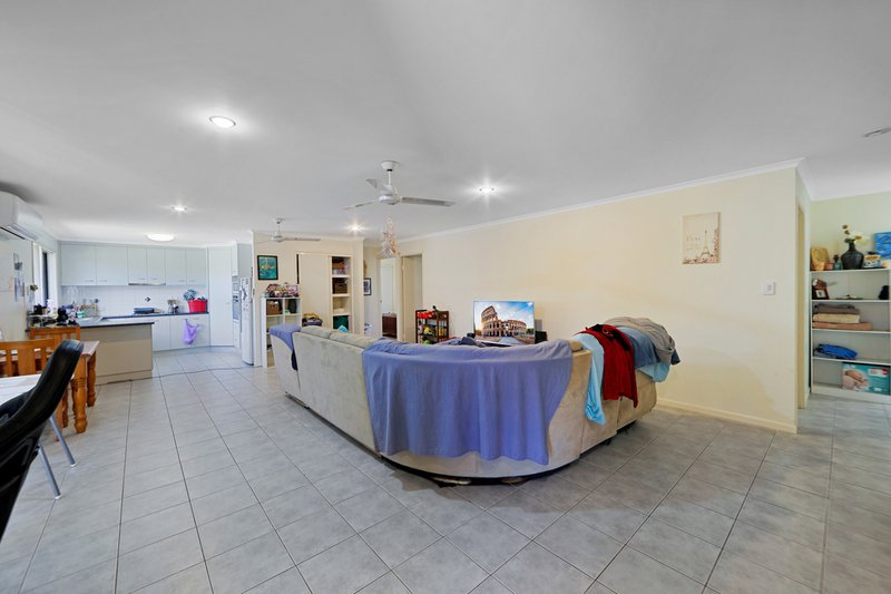 Photo - 2/16 Cauchi Court, Avoca QLD 4670 - Image 13