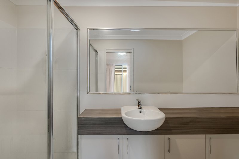Photo - 2/16 Chainey Court, Glenvale QLD 4350 - Image 10