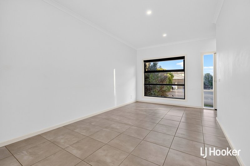 Photo - 2/16 Chevron Street, Tarneit VIC 3029 - Image 2