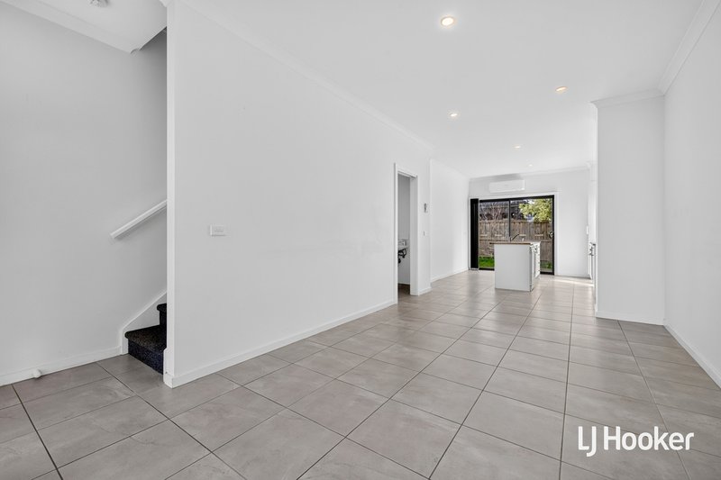 Photo - 2/16 Chevron Street, Tarneit VIC 3029 - Image 3