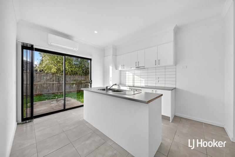 Photo - 2/16 Chevron Street, Tarneit VIC 3029 - Image 4