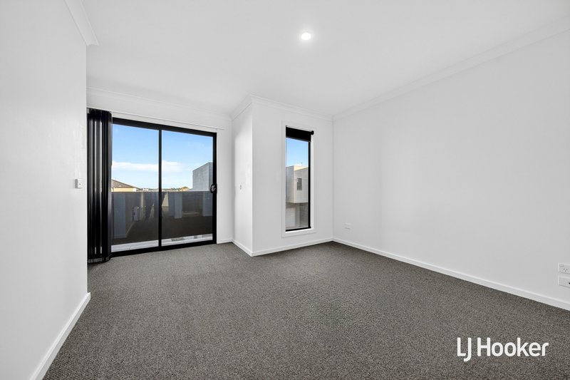 Photo - 2/16 Chevron Street, Tarneit VIC 3029 - Image 6